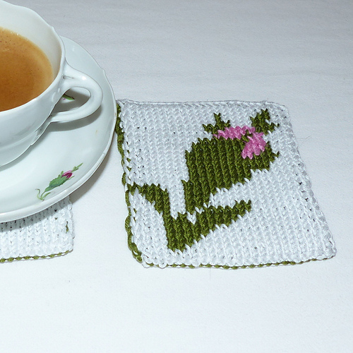 Rose Bud Coaster in 3-Colored Double Knitting
