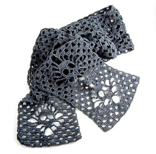 Narrow Crochet Skull Scarf