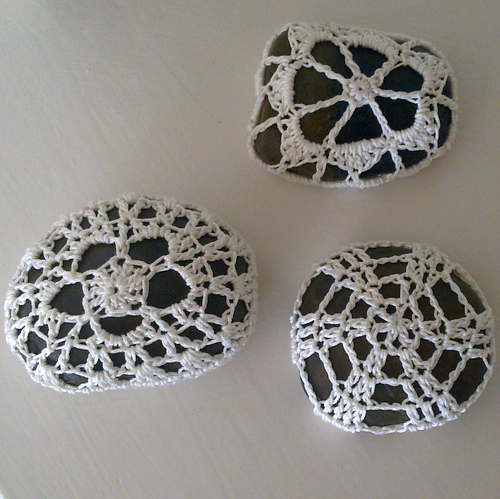Doily pebbles