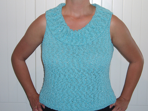 Sleeveless Top with wide Turtleneck