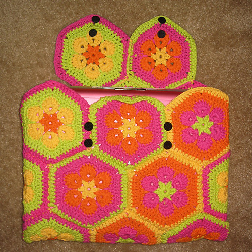 African Flower Hexagon Laptop bag