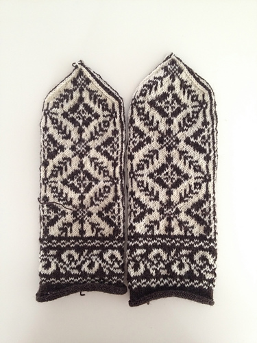 A variation on the traditional Norwegian Selbu mitten