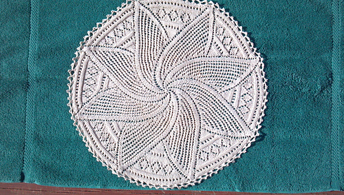 Swirl Leaf Doily - Saturn