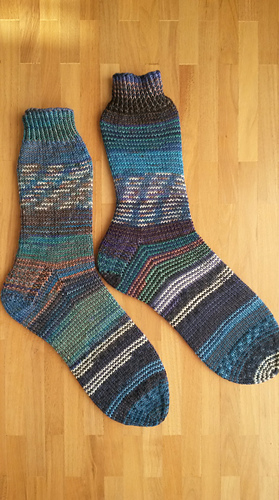 Striped socks with JOGLESS color transition