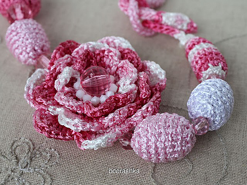 Crochet beads necklace with flower + knitted cords