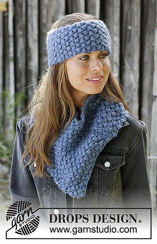 192-38 b Blue Oblivion Neck Warmer