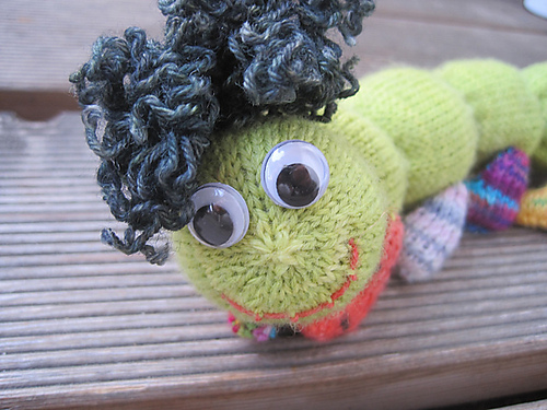 Apfelwurm mit Socken