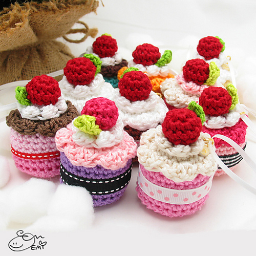 Amigurumi Cake Ornament