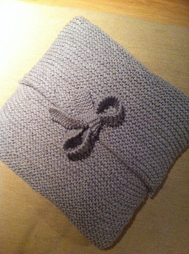 Knotted cushion