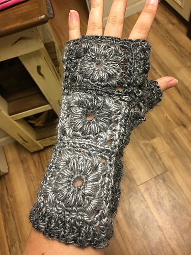 Puff Squares Fingerless Gloves