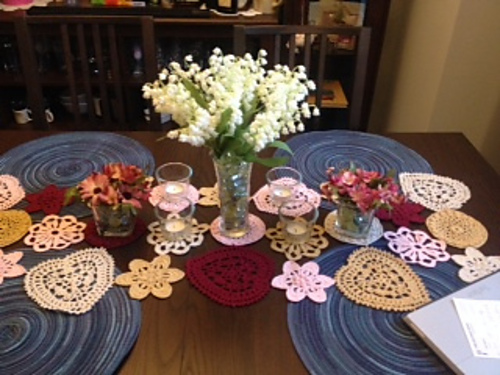 Hearts & flowers table runner