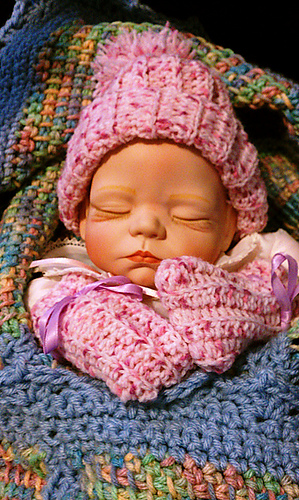 Crochet Baby Mittens with ribbing