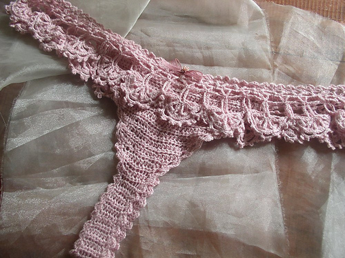 Antique Lace Thong in Silk-Cashmere