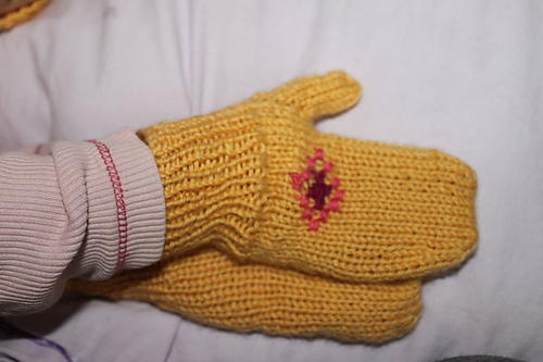 680 - Cardigan, Bonnet et Moufles
