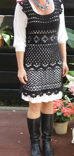 Häkelkleid im Stil von Mariella Burani