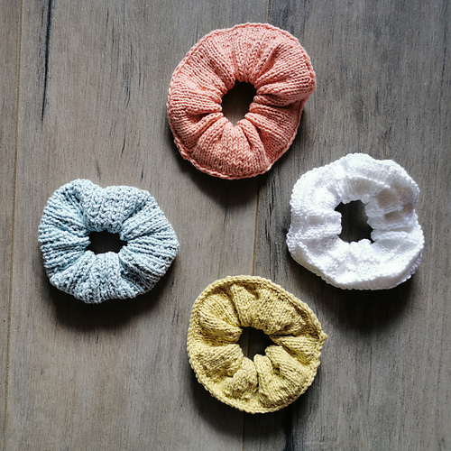 Knitted scrunchie / Scrunchie au tricot