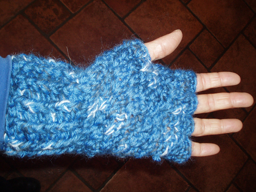 Kisses fingerless gloves