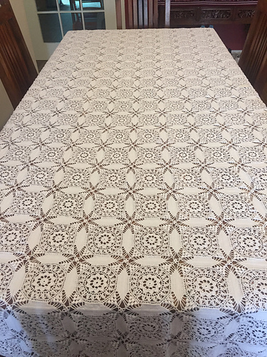 665 Cathedral Windows Tablecloth #4508
