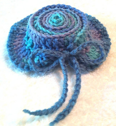 Ruth’s Rolled Up Sun Hat pinchusion
