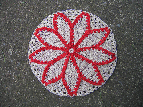 Nine Petal Daisy Potholder