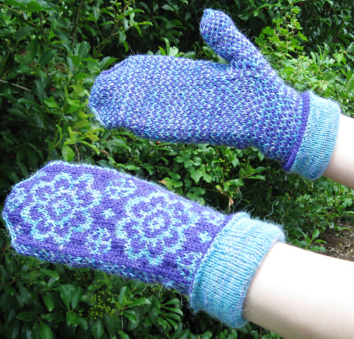 Daisy Mittens