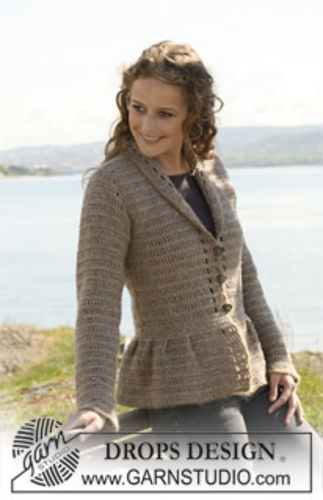 109-45 Crochet jacket with collar and pleats