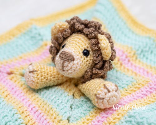 Hug Me Lion Lovey