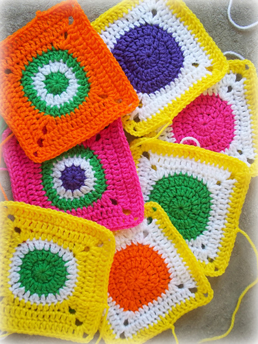 Circles in Squares Solid Grannies