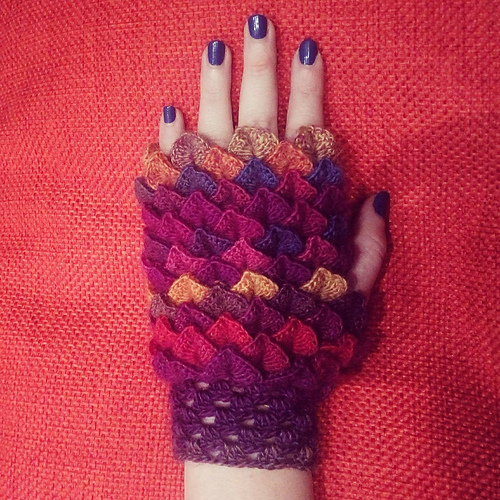 Dragon Scales Fingerless Gloves