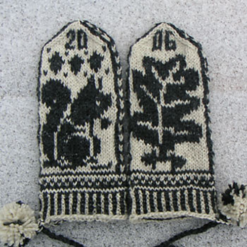 Squirrel and Oak Mittens