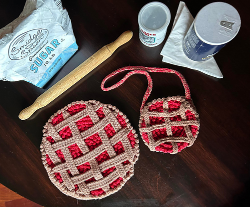 Pie beret and purse