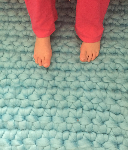 Cosy Bedside Rug in Giant Wool