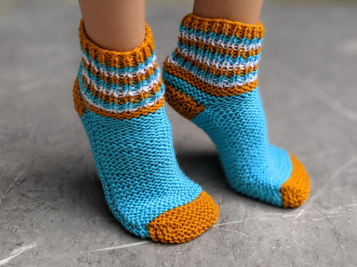 Two-Needles Slipper Socks