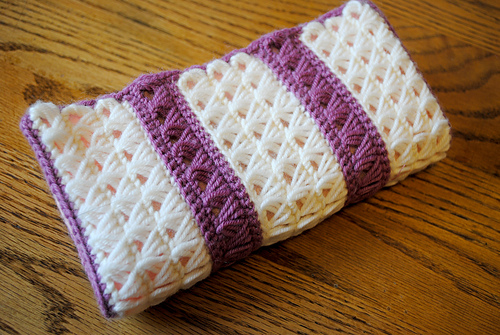 Broomstick Lace Travel Hook Clutch
