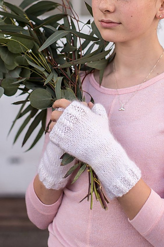 Mohair Mini Cable Mitts