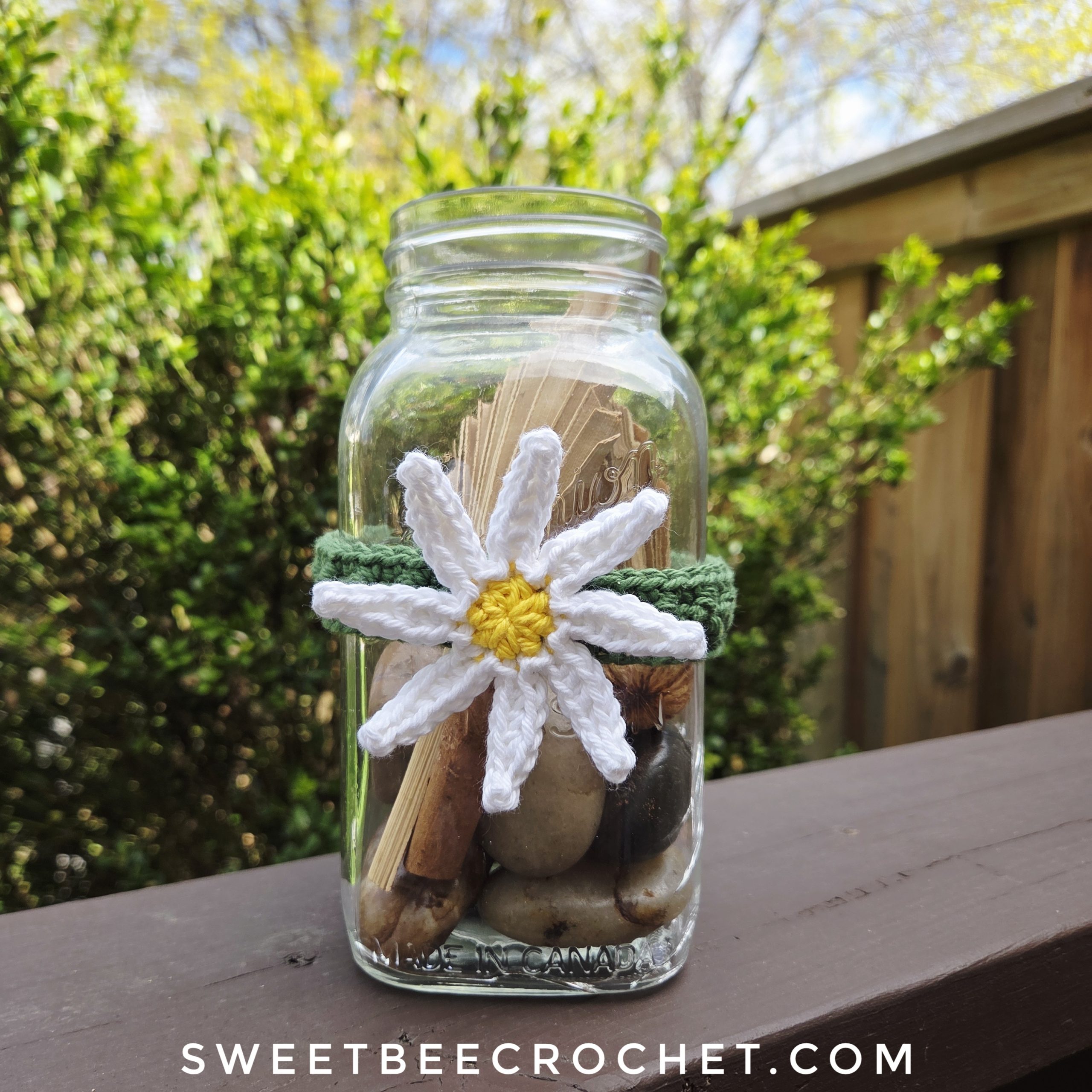 Delightful Daisy Mason Jar Decor